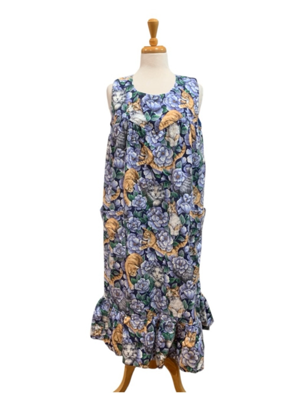 Vntg 90’s handmade Volup Blue Floral Cat Print Sleeveless house Dress